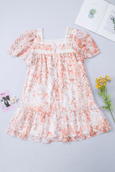 Mini-robe boutonnée en dentelle épissée à col carré et manches bouffantes